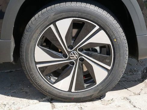 Used 2024 Volkswagen Taos SE AWD/4WD image 9