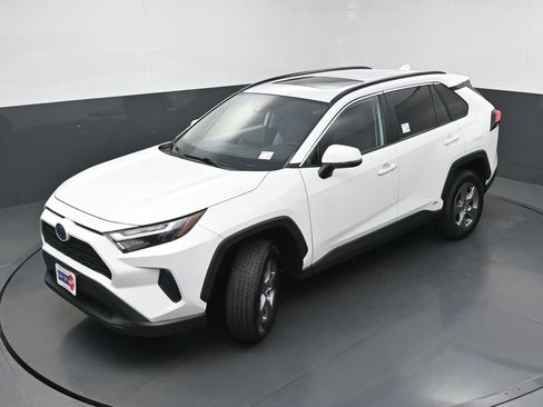 Used 2022 Toyota RAV4 XLE w/ Convenience Package AWD/4WD image 32