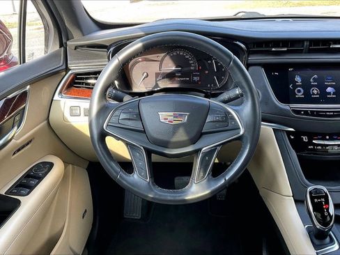 Used 2017 Cadillac XT5 Luxury w/ Driver Awareness Package image 10