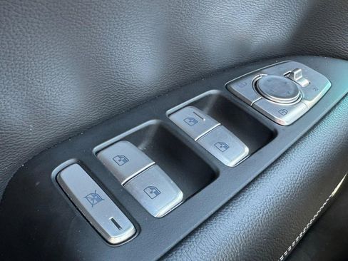 Used 2025 Genesis G70 2.5T image 23