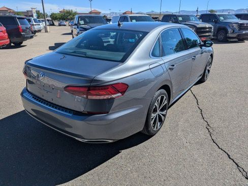 Used 2022 Volkswagen Passat 2.0T SE FWD image 5