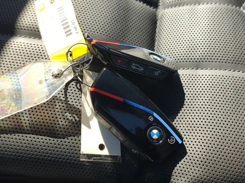 Used 2024 BMW i7 M70 w/ Executive Package image 40