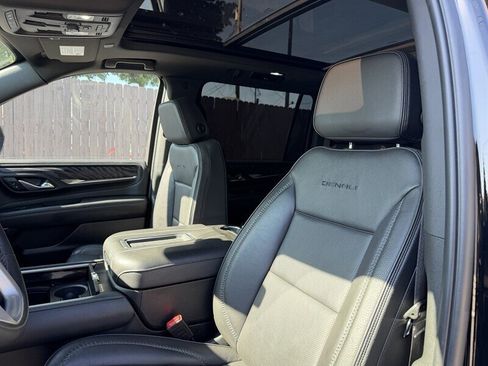 Used 2023 GMC Yukon XL Denali image 18