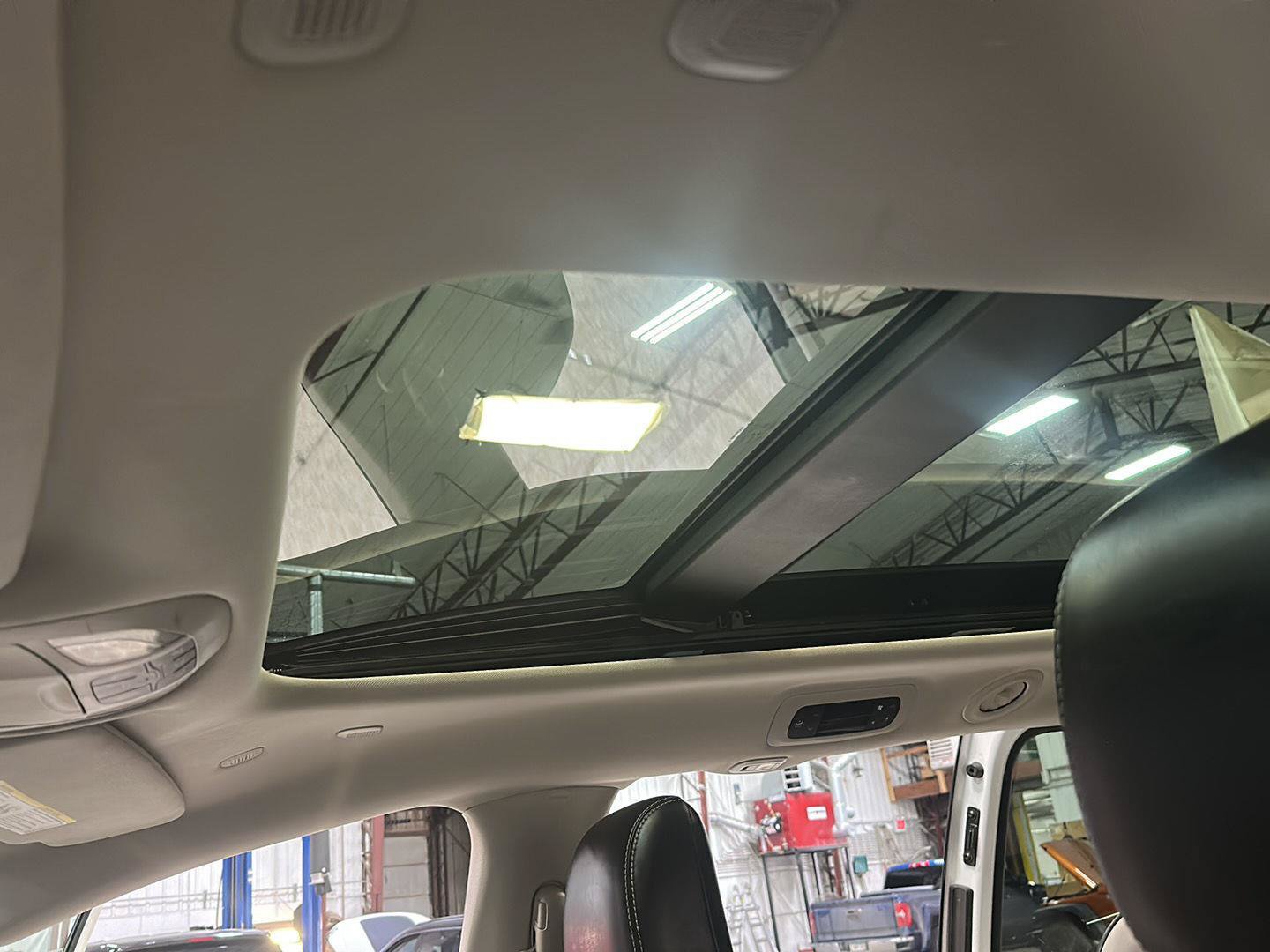 Certified 2023 Chrysler Pacifica Limited FWD image 27