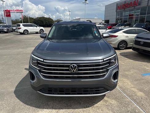 Used 2025 Volkswagen Atlas SE FWD image 2