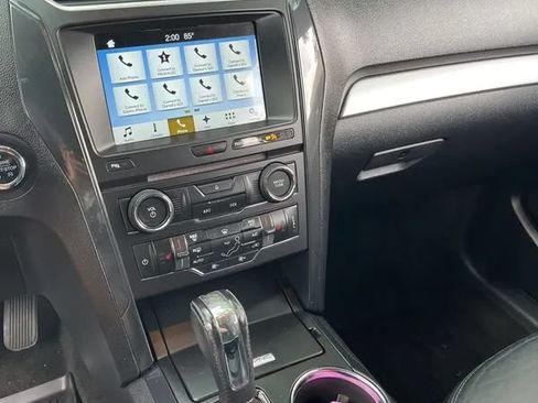 Used 2017 Ford Explorer XLT w/ Equipment Group 202A AWD/4WD image 26