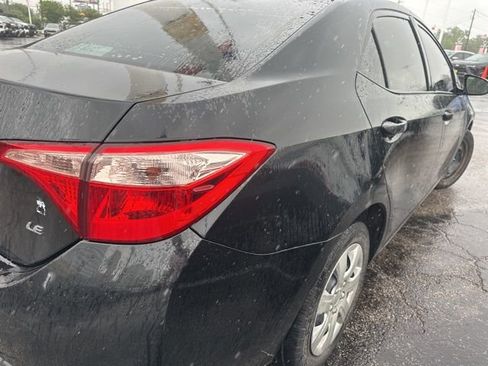 Used 2018 Toyota Corolla LE image 2