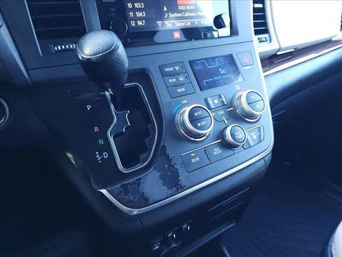 Used 2015 Toyota Sienna Limited FWD image 12