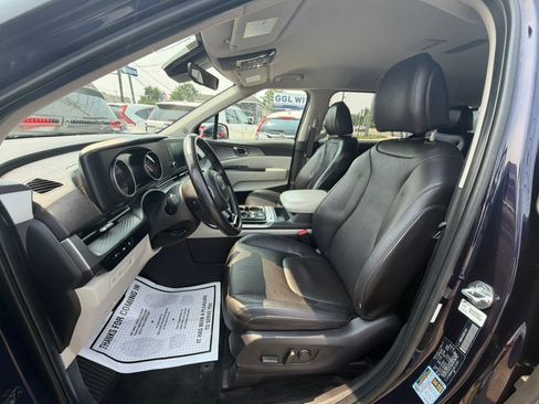 Used 2022 Kia Carnival LX FWD image 9