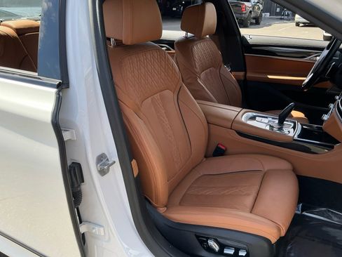 Used 2019 BMW 750i w/ M Sport Package image 21