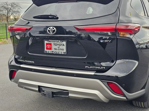 New 2026 Toyota Highlander Platinum AWD/4WD image 8