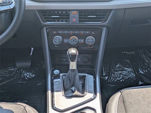 Used 2024 Volkswagen Taos SE image 19