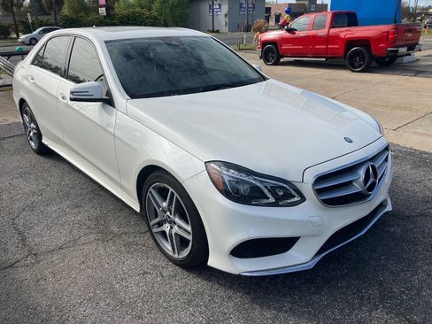 Used 2014 Mercedes-Benz E 550 E 550 4MATIC AWD 4dr Sedan image 3