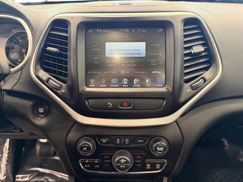Used 2018 Jeep Cherokee Trailhawk w/ Comfort/Convenience Group AWD/4WD image 15