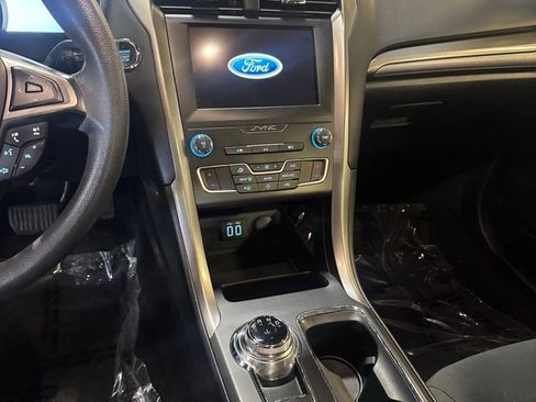 Used 2020 Ford Fusion SE FWD image 9