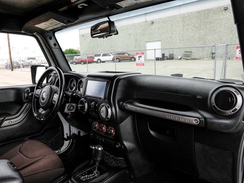 Used 2017 Jeep Wrangler Unlimited Sport w/ Quick Order Package 24S AWD/4WD image 17