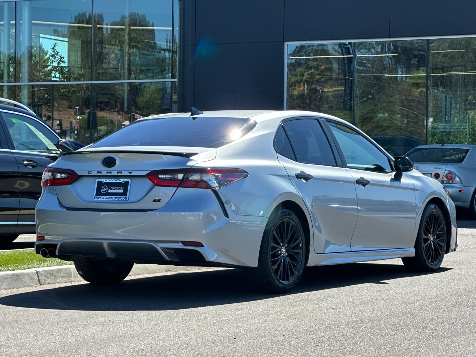Used 2022 Toyota Camry SE w/ Convenience Package FWD image 3