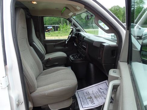 Used 2019 GMC Savana 3500 Extended w/ Driver Convenience Package image 31