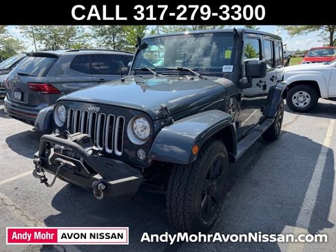 Used 2017 Jeep Wrangler Unlimited Sahara w/ Dual Top Group AWD/4WD image 3