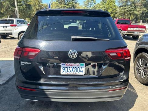 Used 2019 Volkswagen Tiguan SE w/ Panoramic Sunroof Package FWD image 5