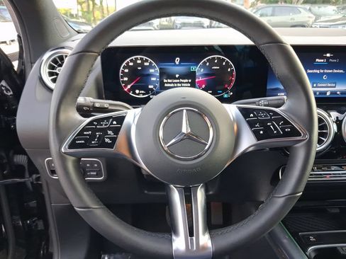 Used 2025 Mercedes-Benz GLA 250 4MATIC w/ Winter Package image 19