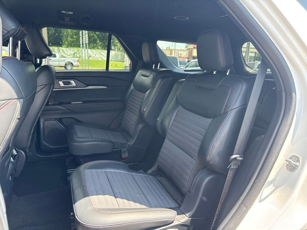 Used 2025 Ford Explorer ST-Line AWD/4WD image 13