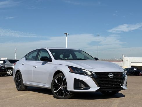 New 2025 Nissan Altima 2.5 SR w/ SR Premium Package image 2