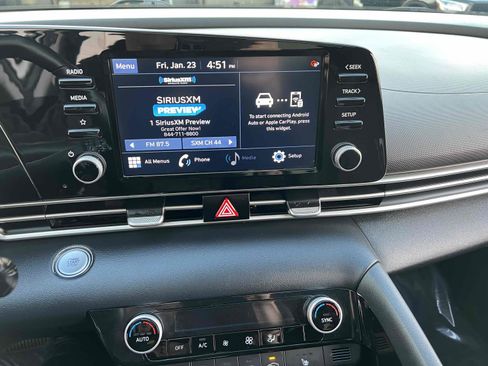 Used 2022 Hyundai Elantra SEL w/ Convenience + Premium Package image 6