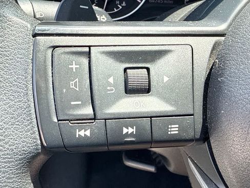 Used 2023 Nissan Rogue S AWD/4WD image 19