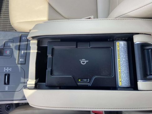 Used 2022 Toyota Highlander XLE FWD image 28