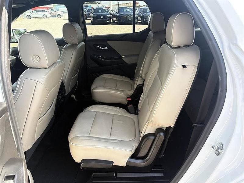 Used 2023 Chevrolet Traverse Premier FWD image 49