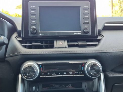 Used 2021 Toyota RAV4 LE AWD/4WD image 23