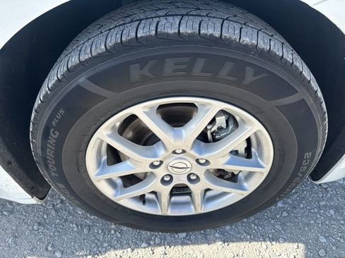 Used 2024 Chrysler Pacifica Touring-L FWD image 26