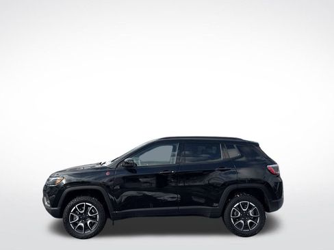 Used 2024 Jeep Compass Trailhawk image 2