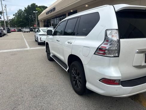 Certified 2023 Lexus GX 460 Premium w/ Premium Package AWD/4WD image 4