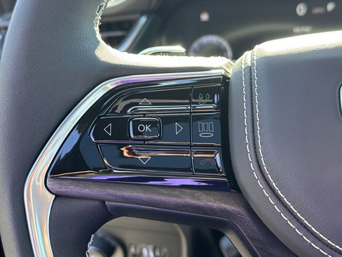 New 2025 Jeep Grand Cherokee Overland w/ Luxury Tech Group IV AWD/4WD image 29