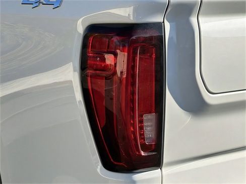 Used 2025 GMC Sierra 1500 SLT image 6