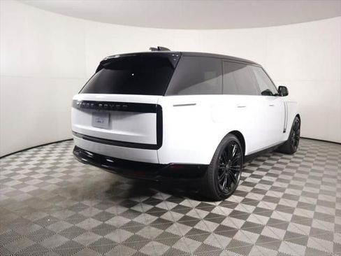 New 2025 Land Rover Range Rover SE image 5