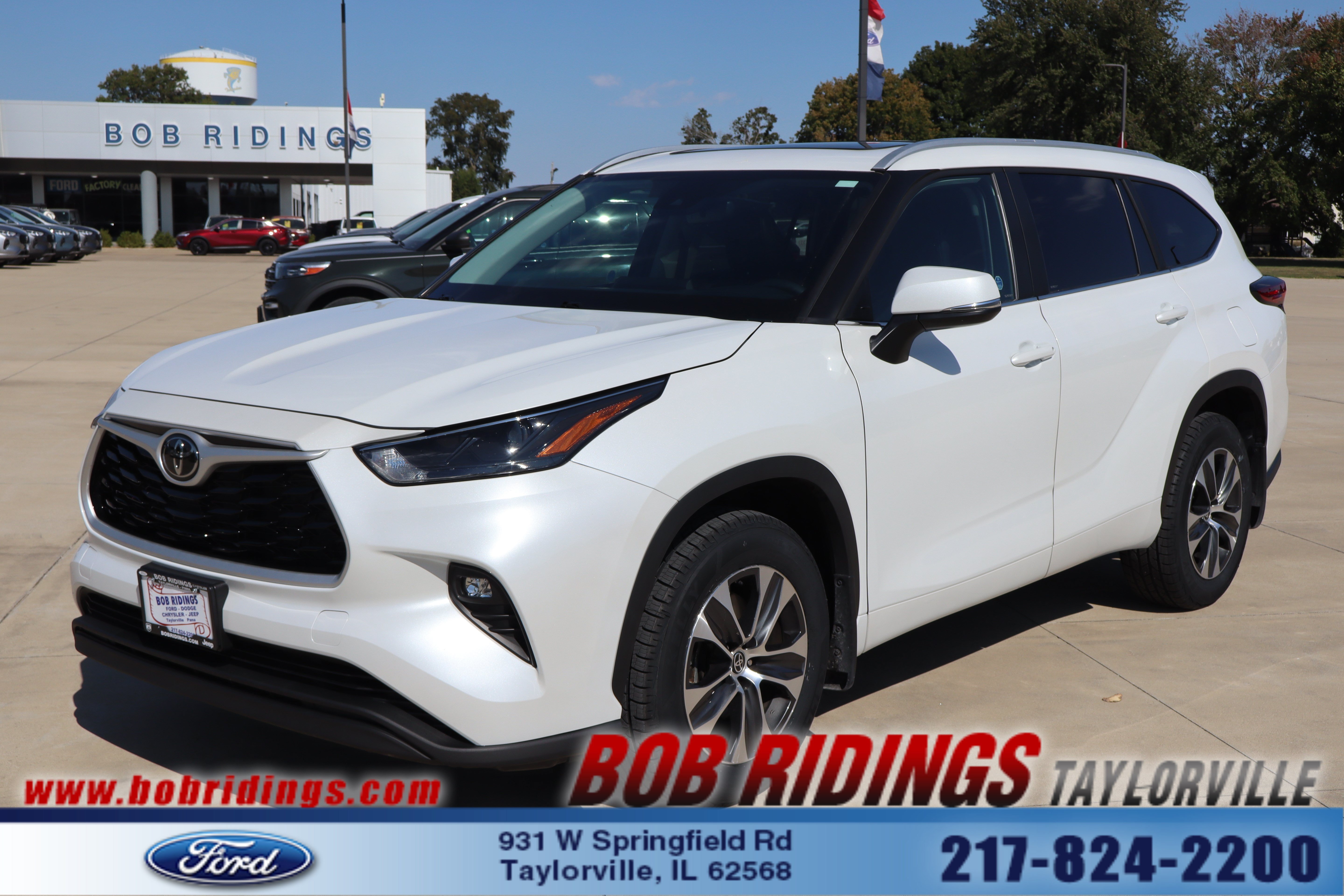 Used 2023 Toyota Highlander XLE AWD/4WD image 1