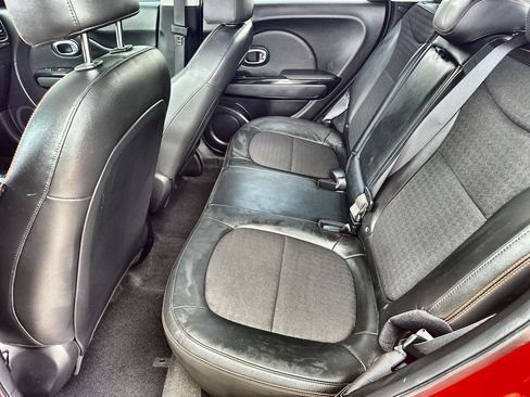 Used 2018 Kia Soul ! FWD image 16