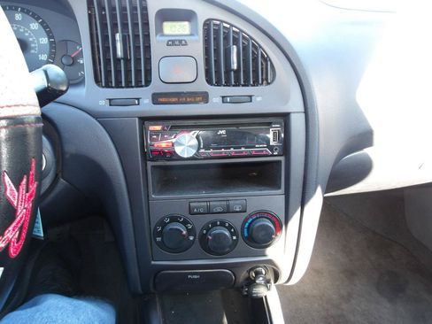 Used 2005 Hyundai Elantra GLS FWD image 15