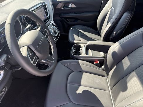 New 2027 Chrysler Pacifica Select FWD image 20