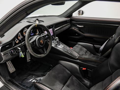 Used 2019 Porsche 911 GT3 RS RWD image 2
