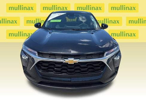 Used 2024 Chevrolet Trax LS w/ LS Convenience Package FWD image 11