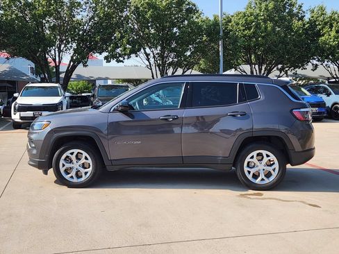 Used 2024 Jeep Compass Latitude AWD/4WD image 12