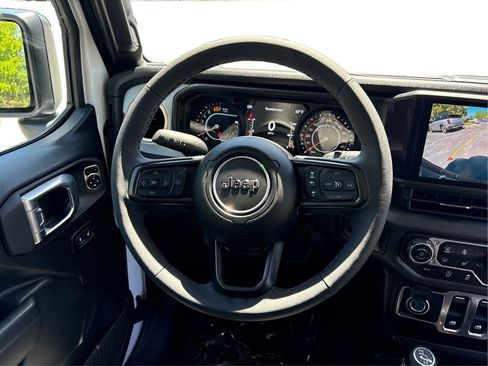 Used 2025 Jeep Wrangler Sport AWD/4WD image 17