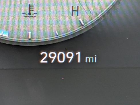 Used 2025 Hyundai Elantra SEL image 21