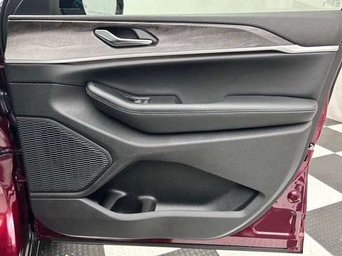 New 2025 Jeep Grand Cherokee L Limited image 16