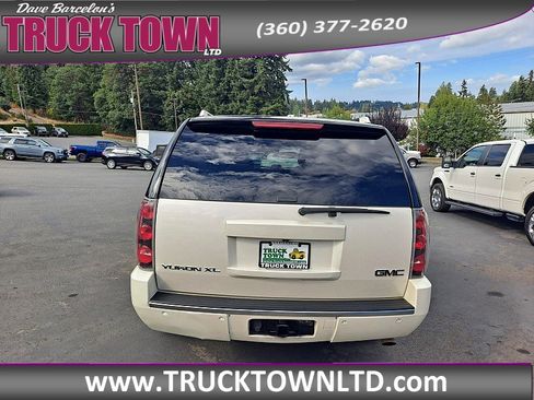 Used 2014 GMC Yukon XL Denali image 4