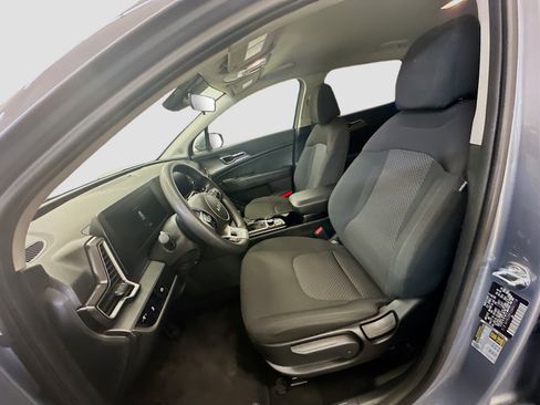 Used 2025 Kia Sportage LX image 13